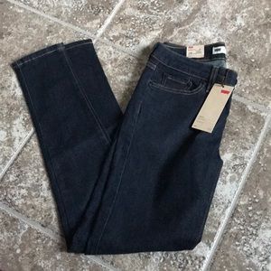 Dark legging jeans